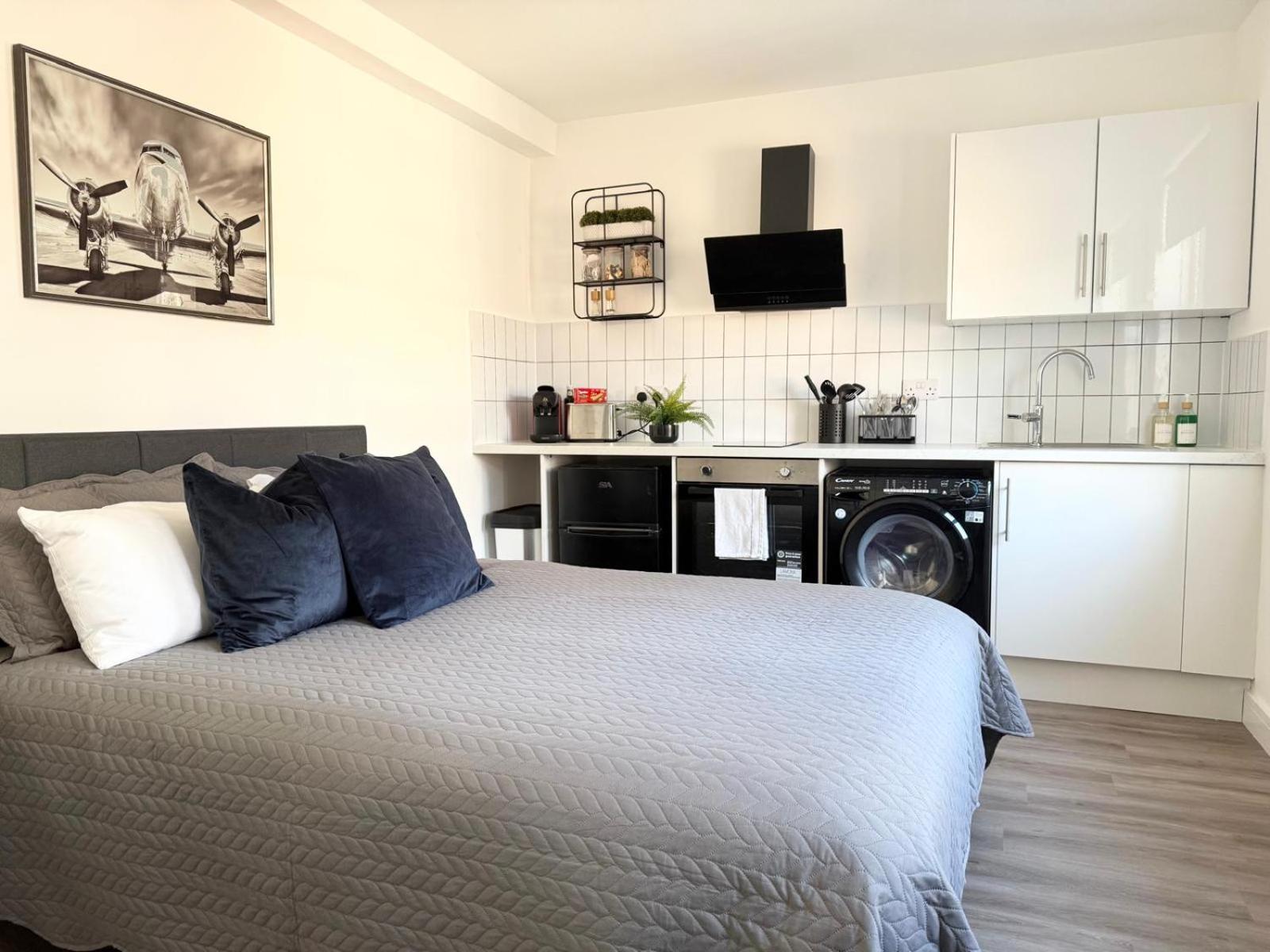 Old Street With Washer And Dryer Apartment London