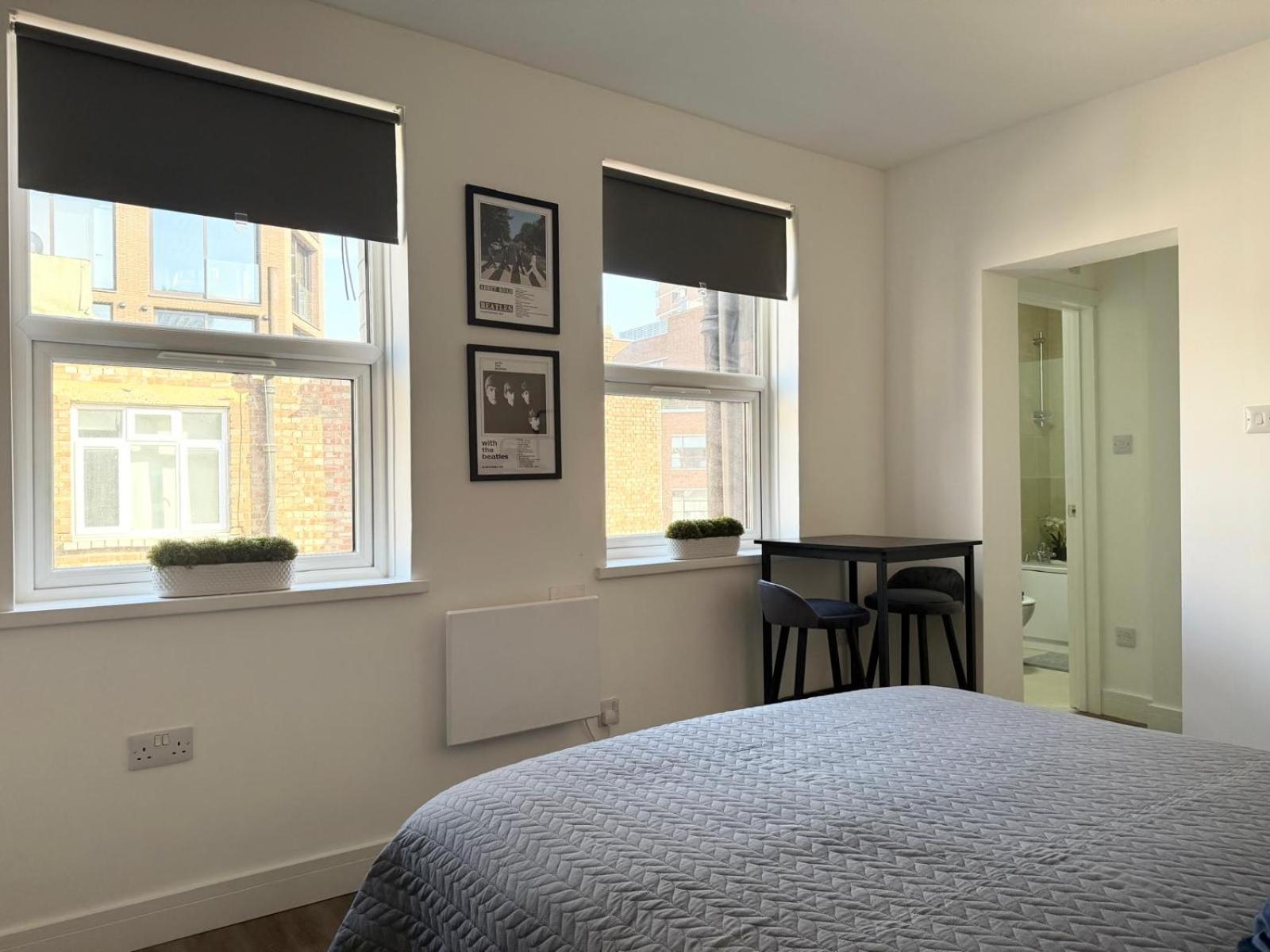 Old Street With Washer And Dryer Apartment
